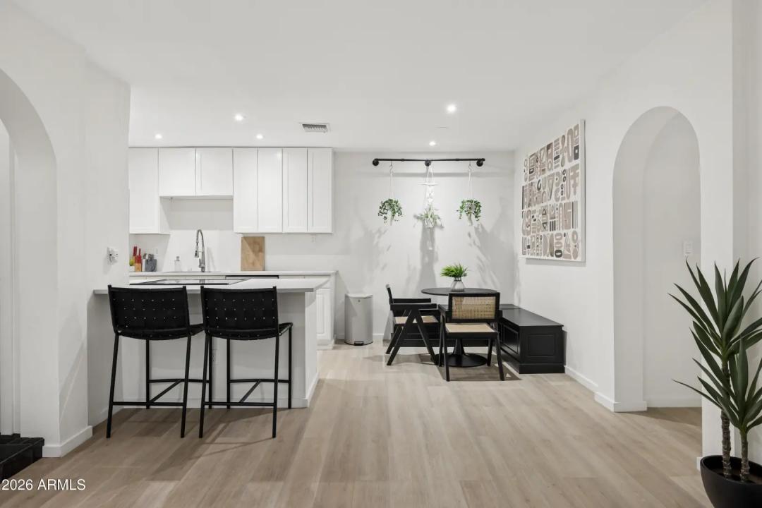 Real Estate Picture 11
