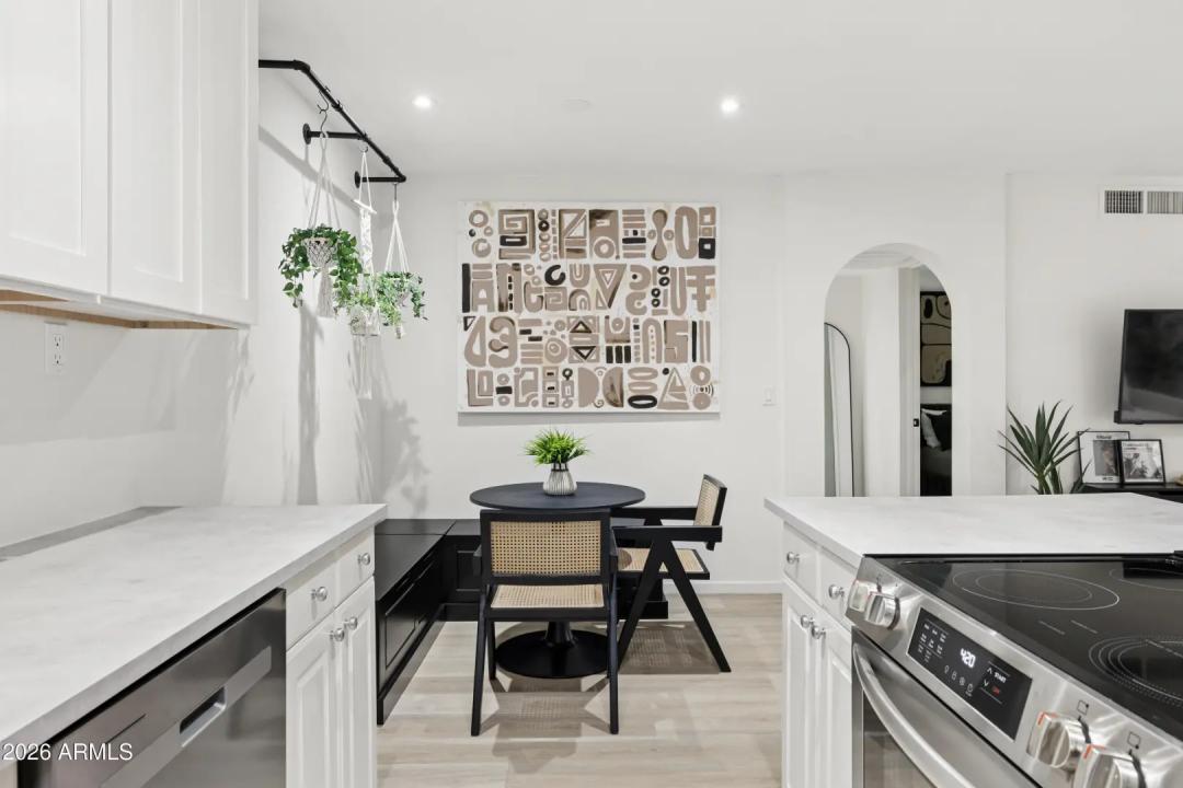 Real Estate Picture 17