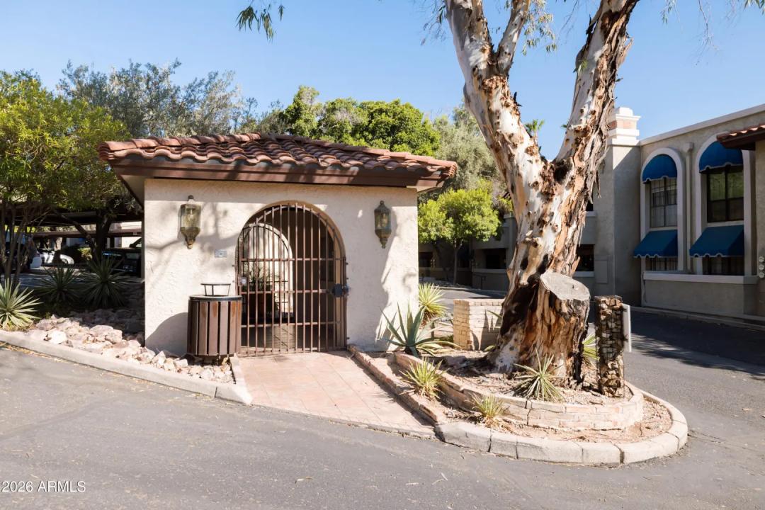 Real Estate Picture 30