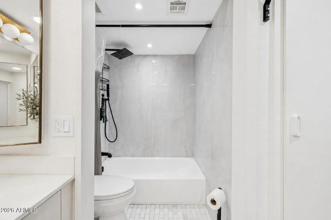 Real Estate Picture 23