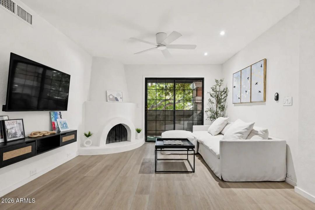 Real Estate Picture 9