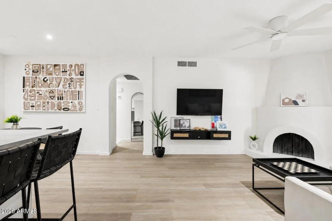 Real Estate Picture 6