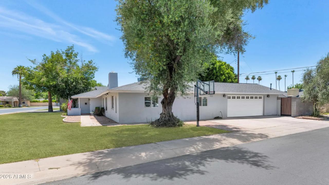 Real Estate Picture 3