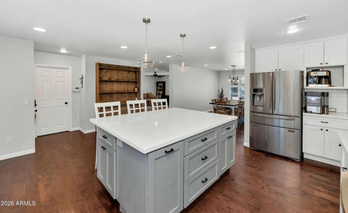 Real Estate Picture 11