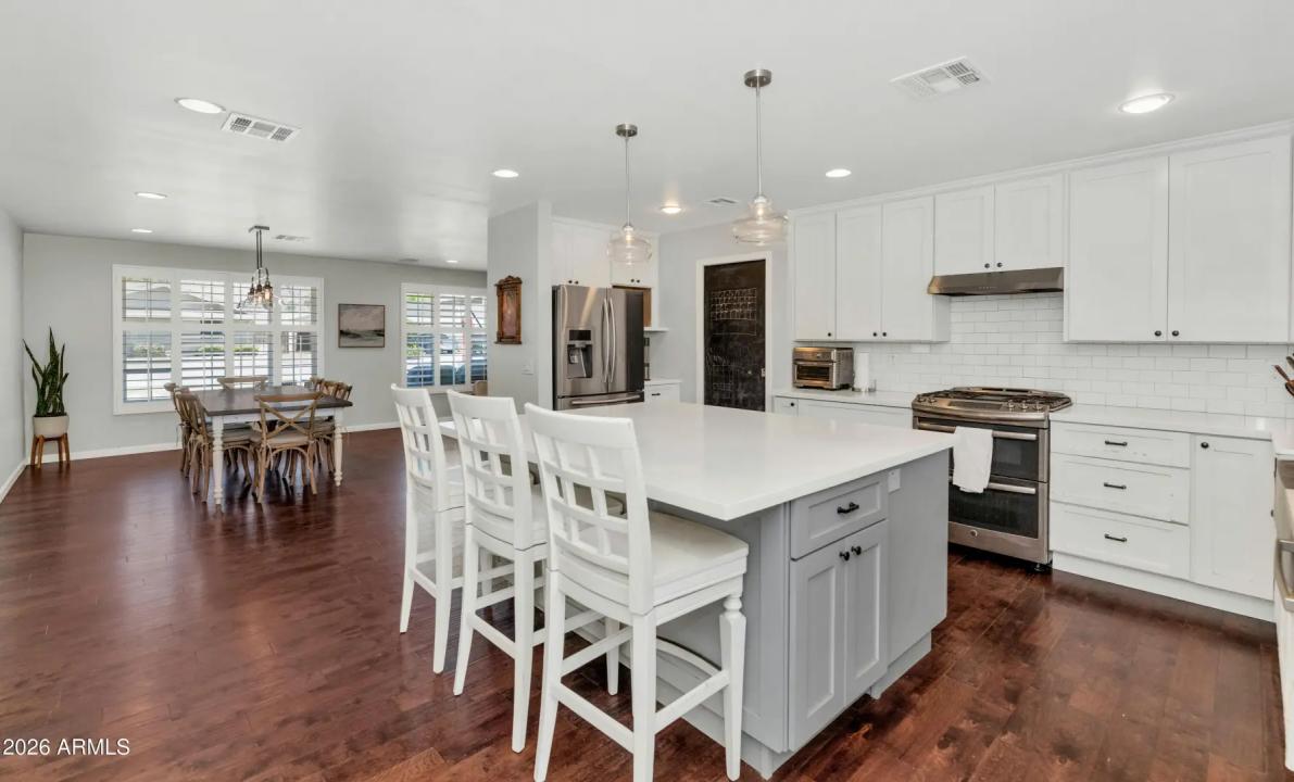 Real Estate Picture 12