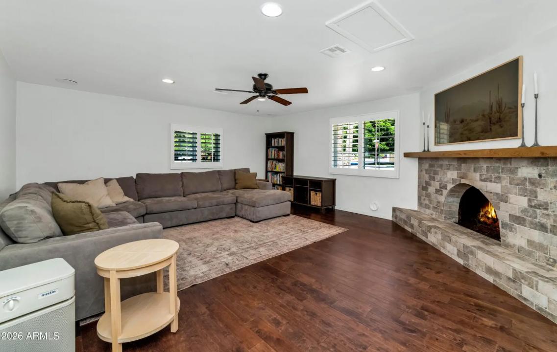 Real Estate Picture 14