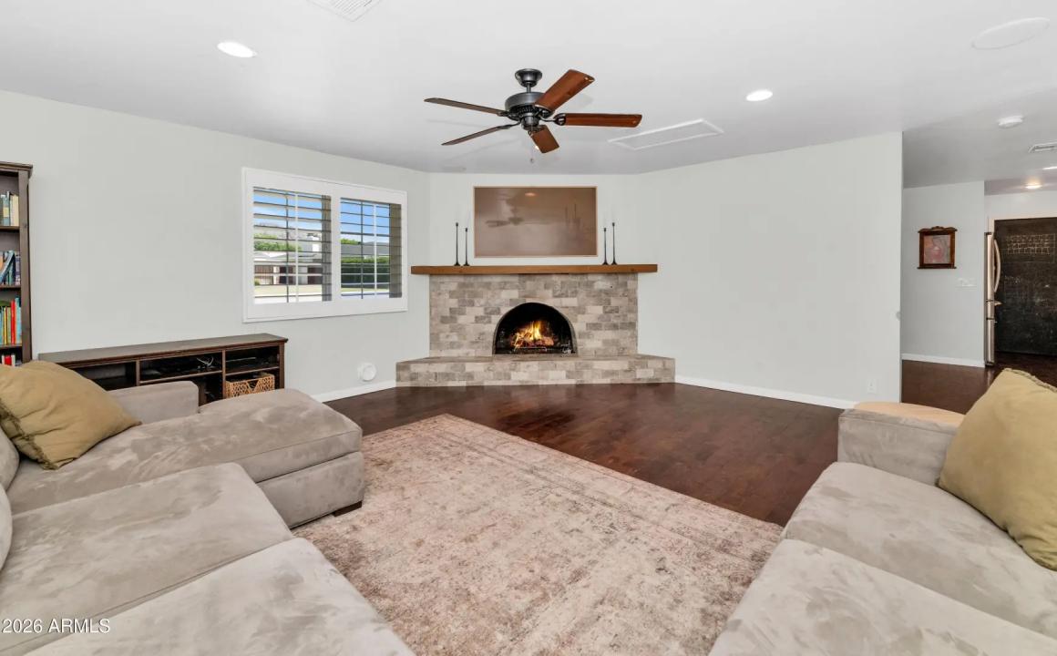 Real Estate Picture 16