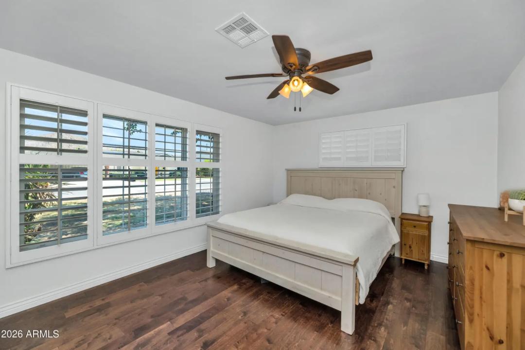 Real Estate Picture 17