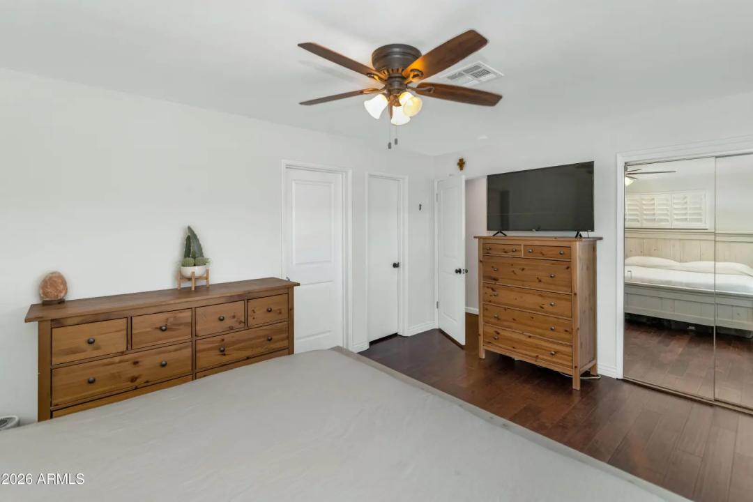 Real Estate Picture 18