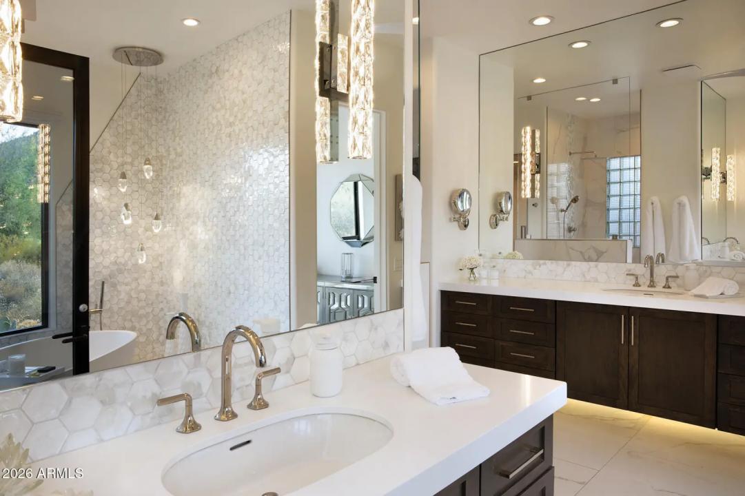 Real Estate Picture 8