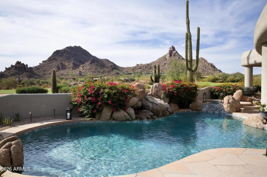 Real Estate Picture 11