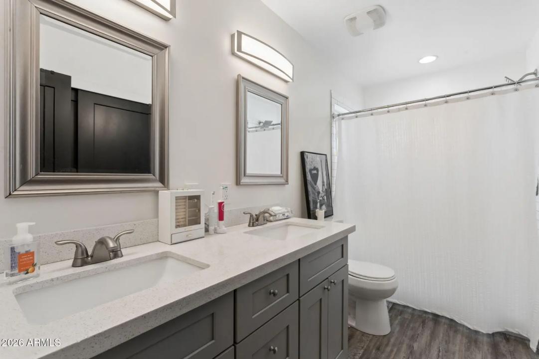 Real Estate Picture 8