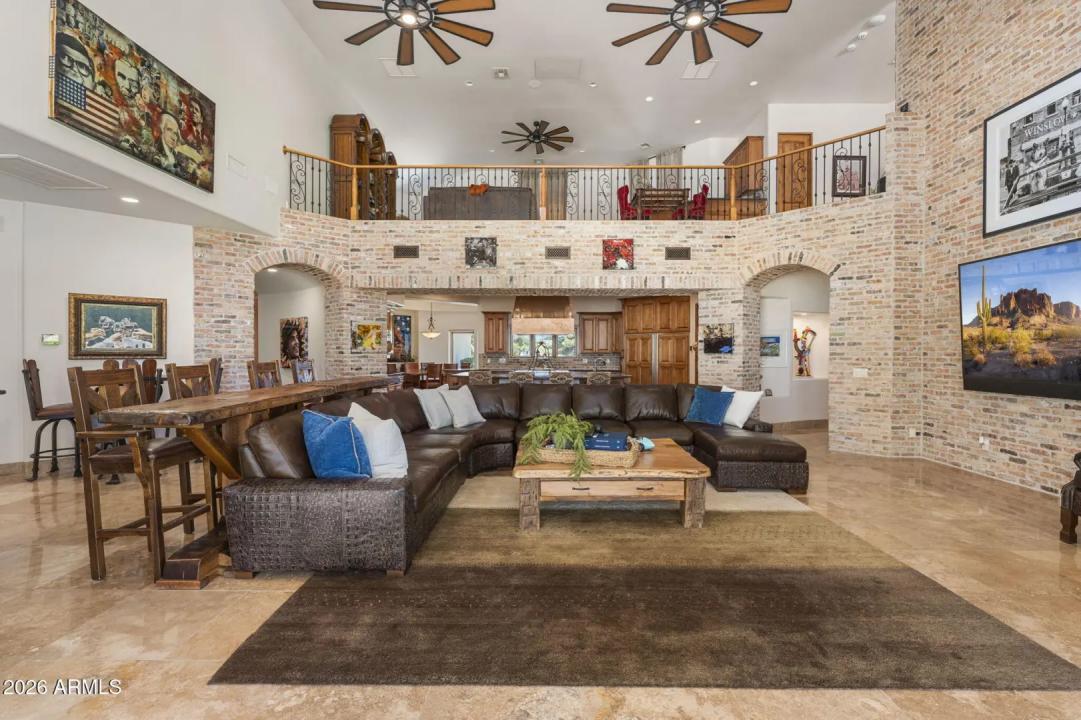 Real Estate Picture 18