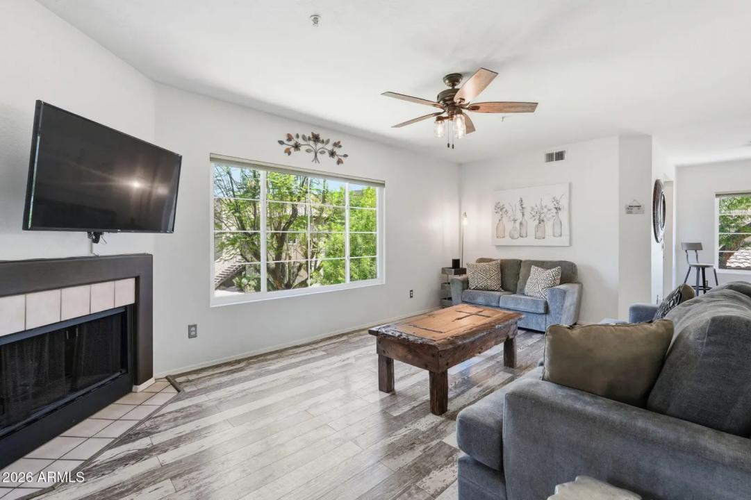 Real Estate Picture 9