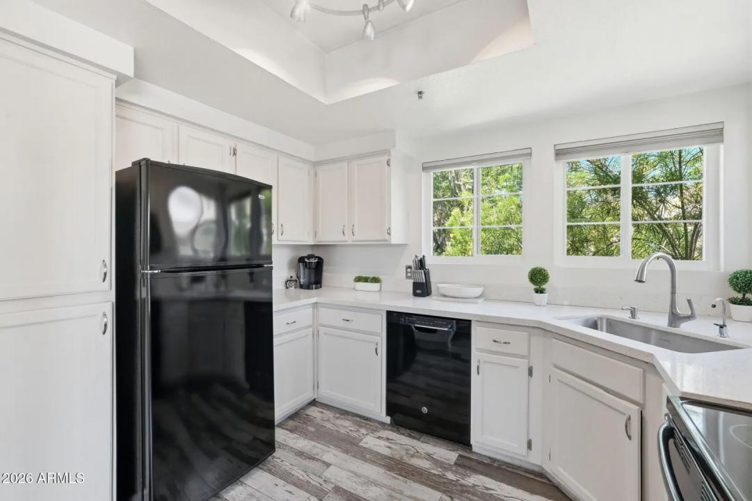 Real Estate Picture 4