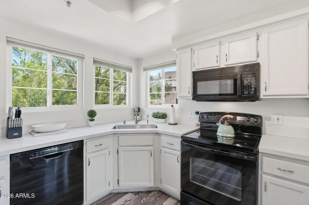 Real Estate Picture 3