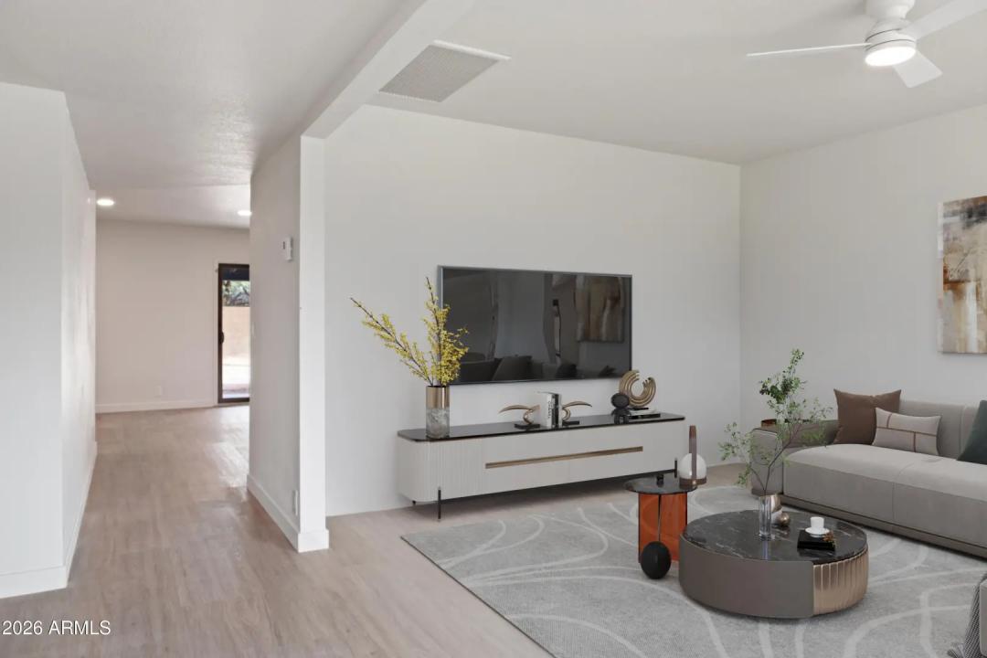 Real Estate Picture 4