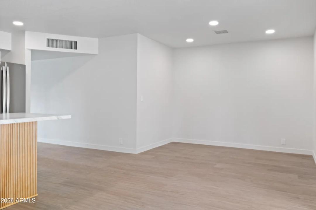 Real Estate Picture 14