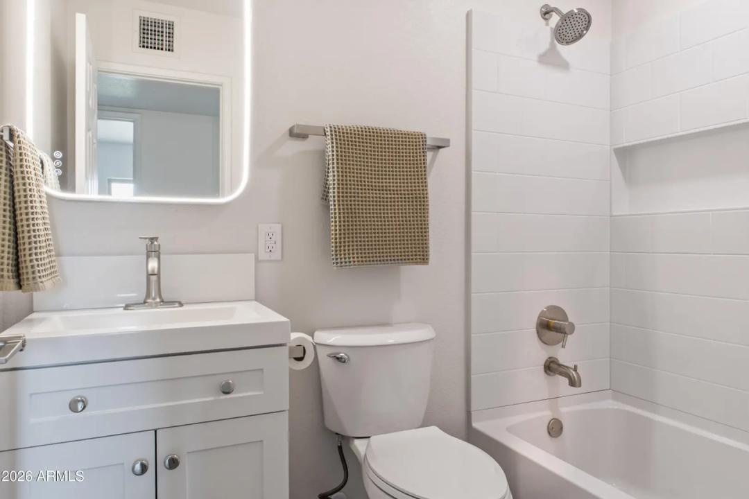 Real Estate Picture 16