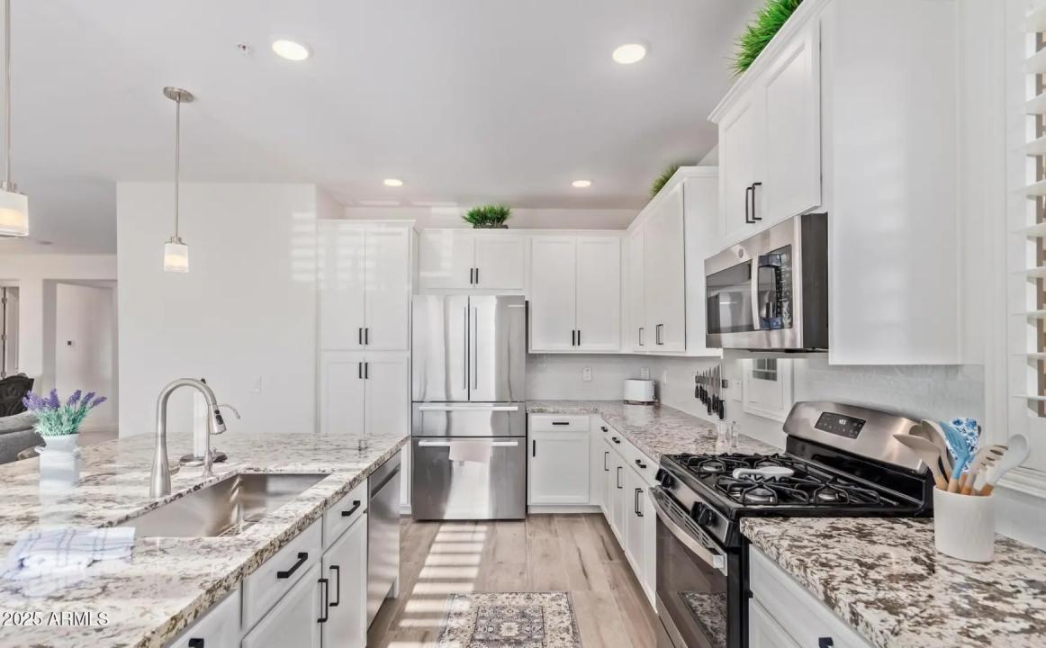 Real Estate Picture 9