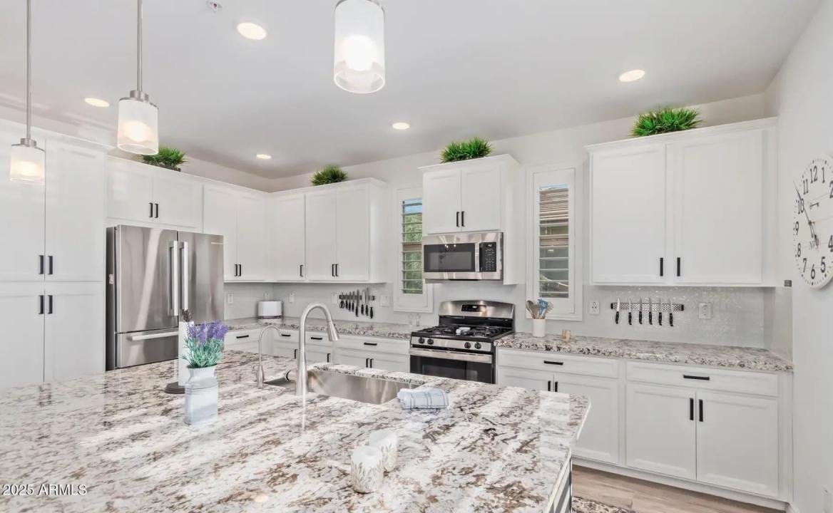 Real Estate Picture 10
