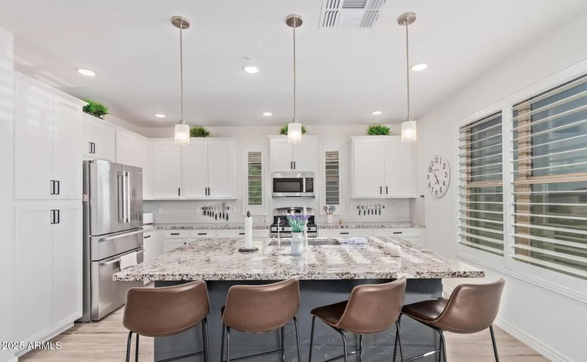 Real Estate Picture 11