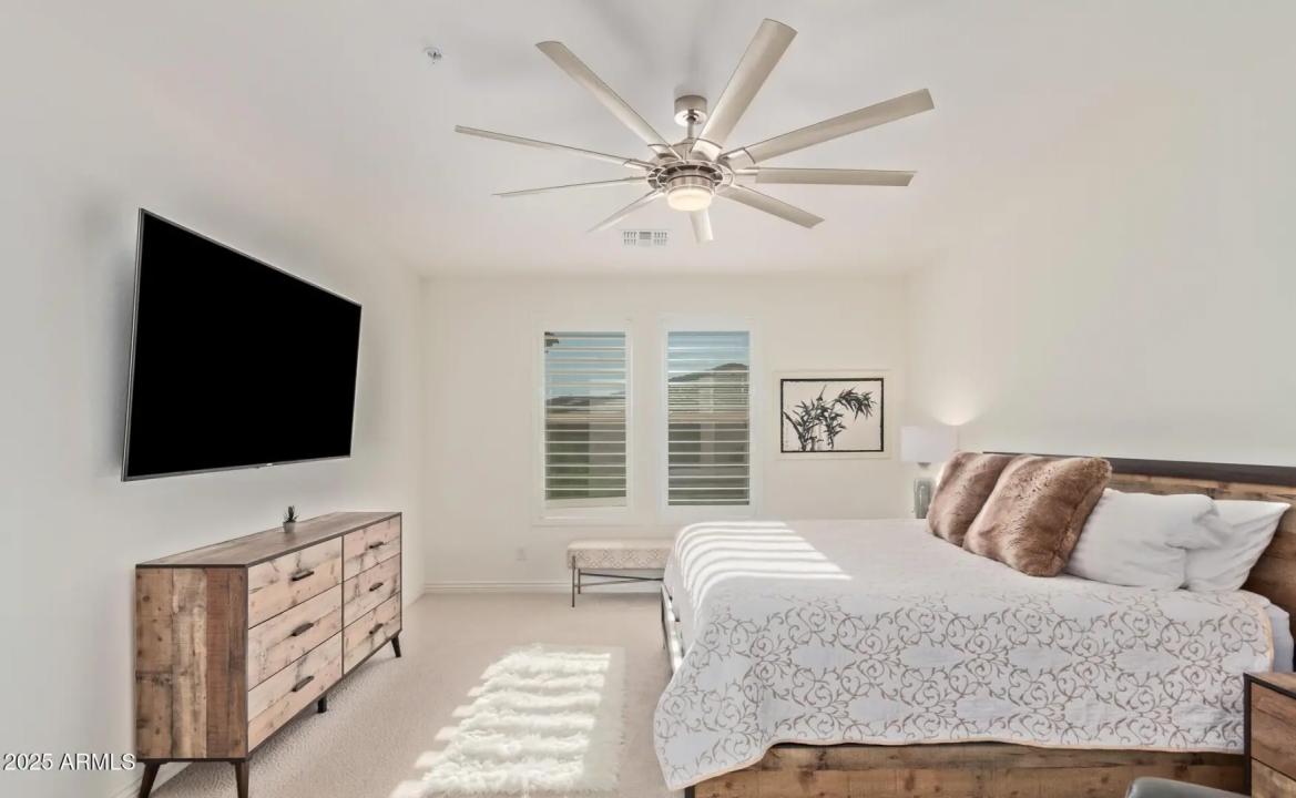 Real Estate Picture 16