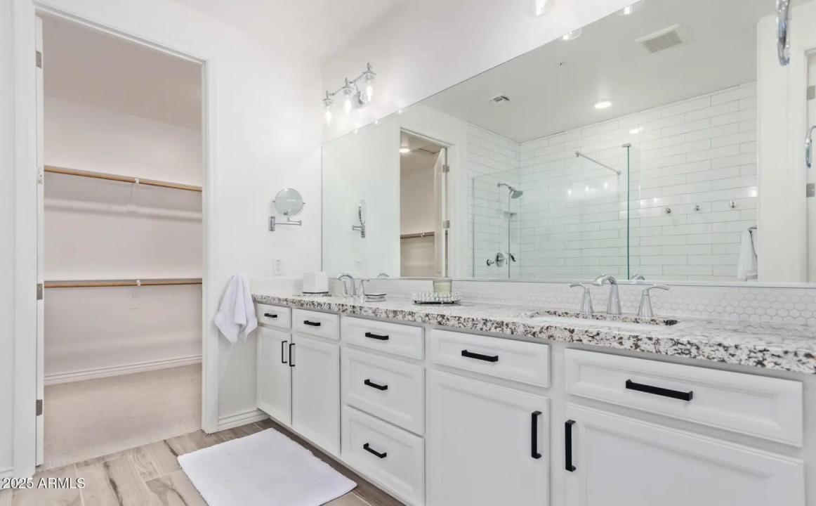 Real Estate Picture 19