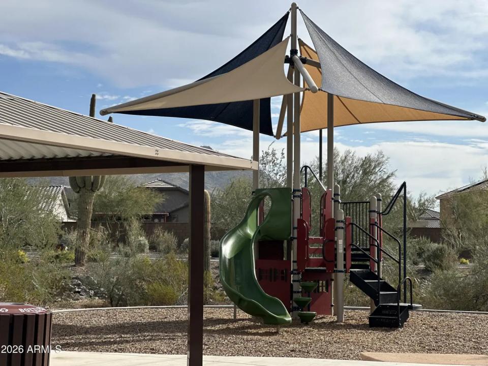 Real Estate Picture 15
