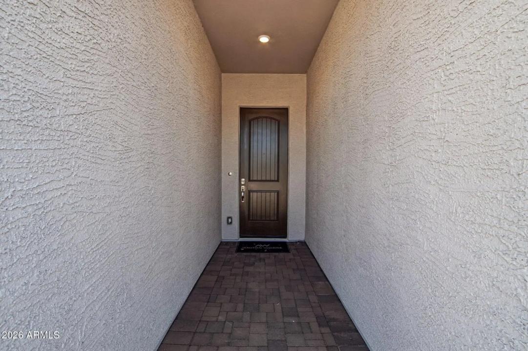 Real Estate Picture 4