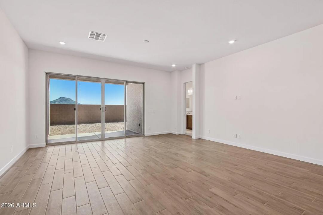 Real Estate Picture 6