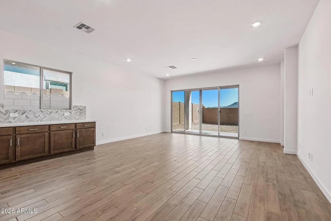 Real Estate Picture 7