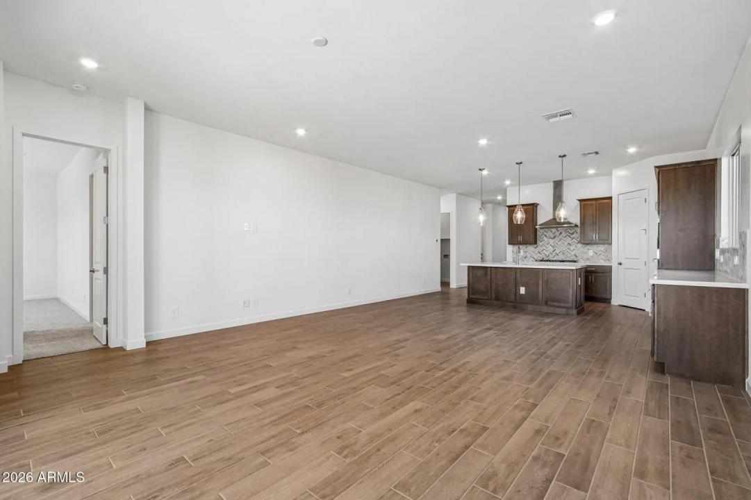 Real Estate Picture 8