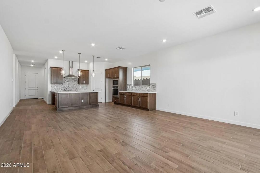 Real Estate Picture 9