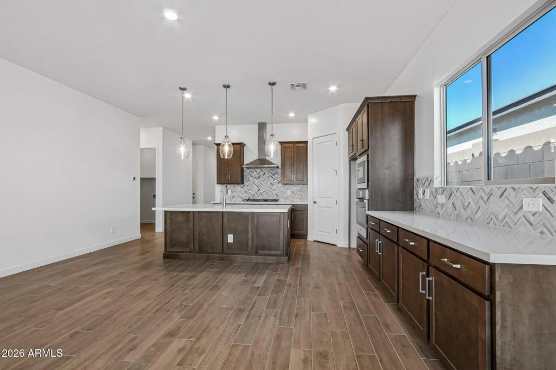 Real Estate Picture 10