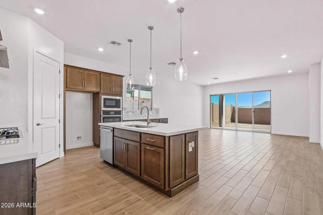 Real Estate Picture 11
