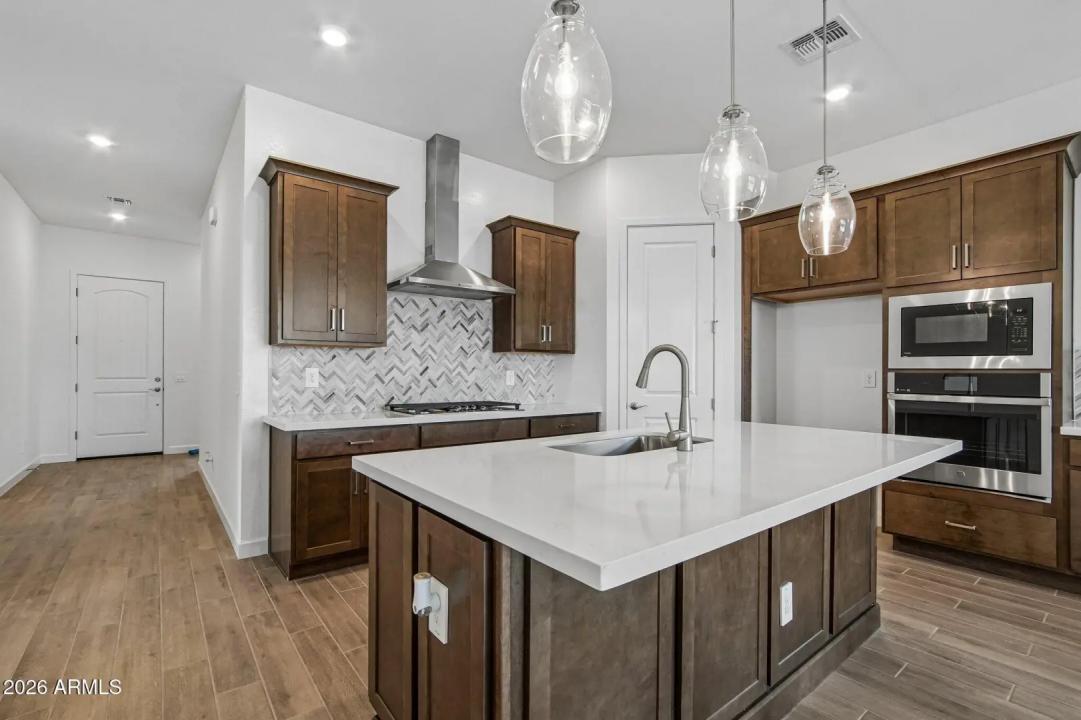 Real Estate Picture 13