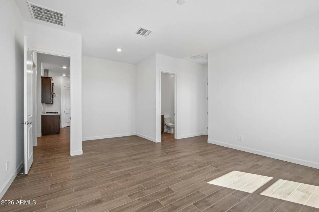 Real Estate Picture 20