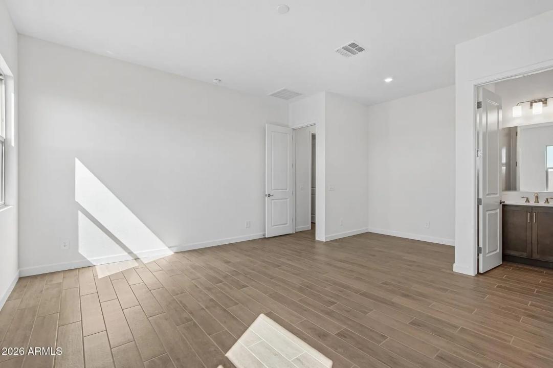 Real Estate Picture 21