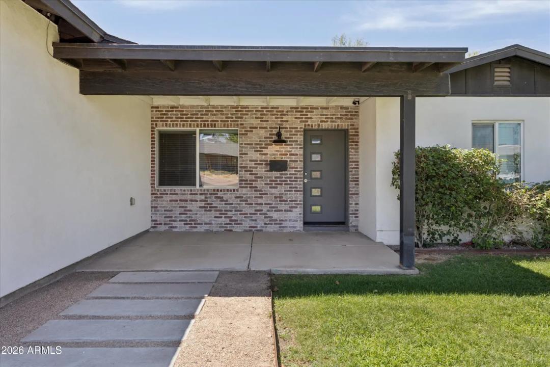 Real Estate Picture 3