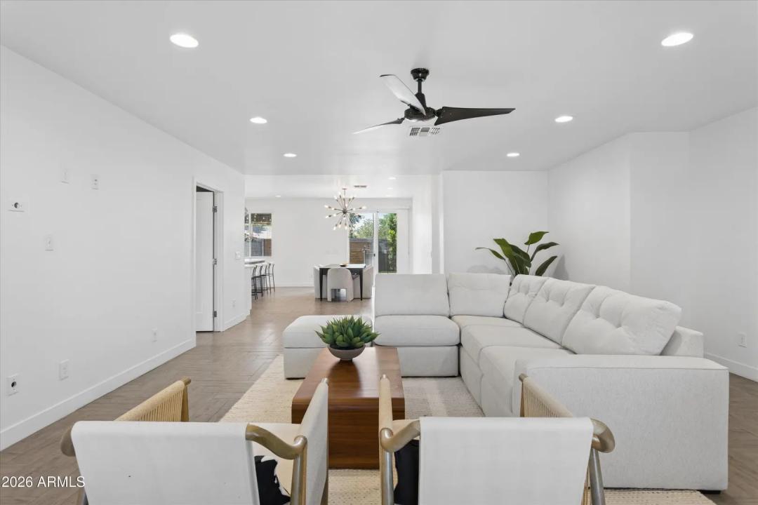 Real Estate Picture 5