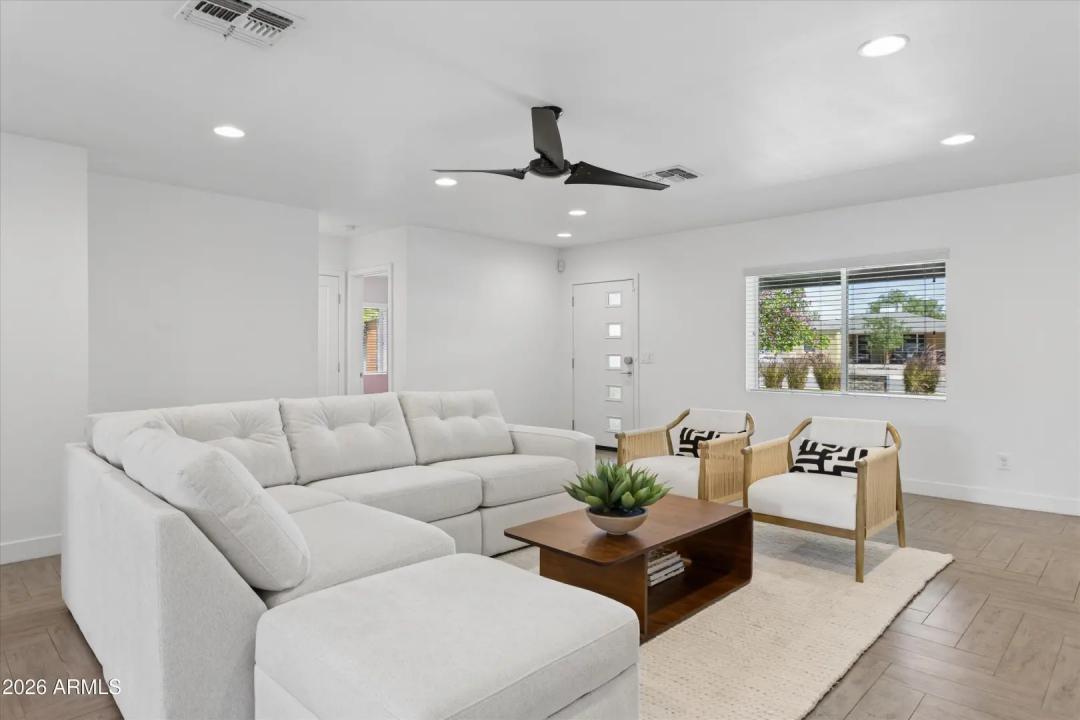 Real Estate Picture 7