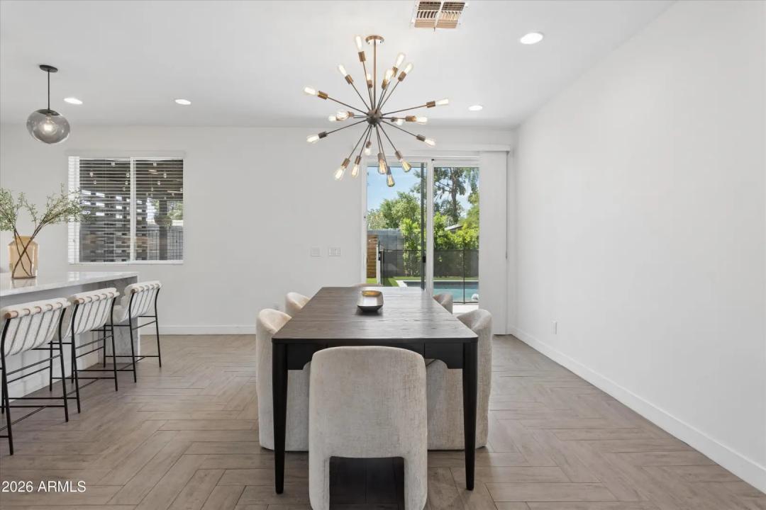 Real Estate Picture 8