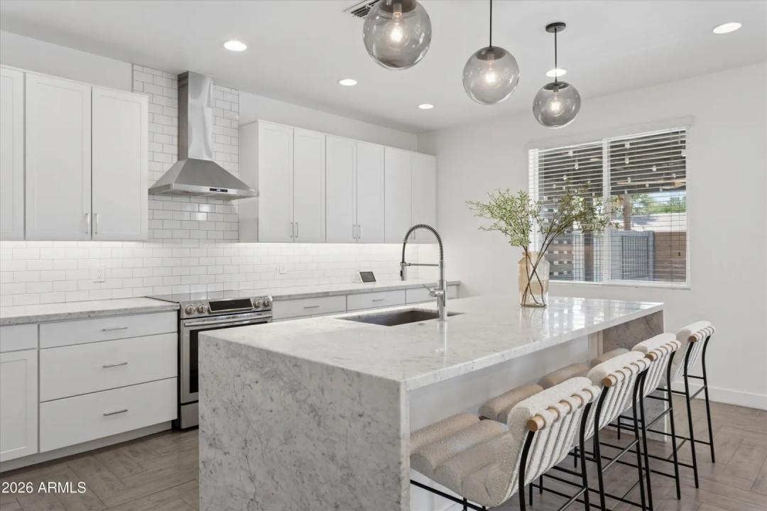 Real Estate Picture 11