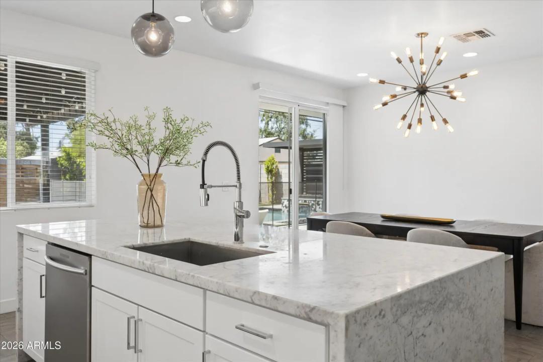 Real Estate Picture 12