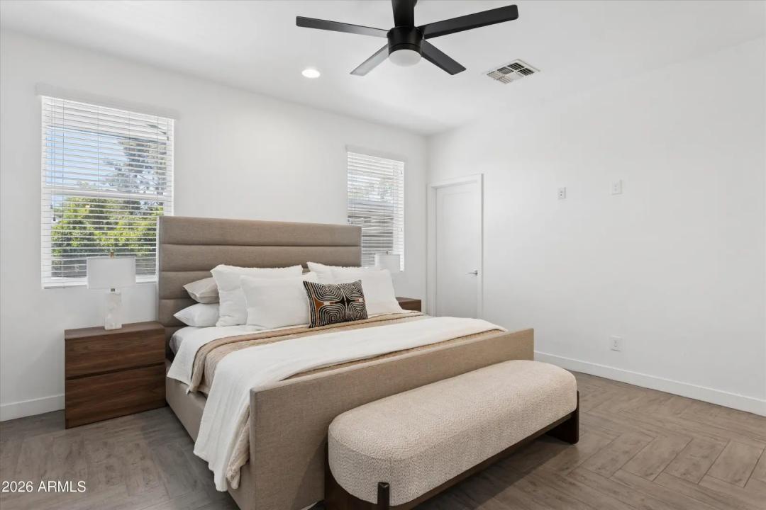 Real Estate Picture 14