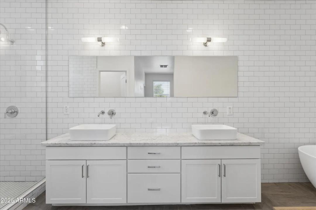 Real Estate Picture 16
