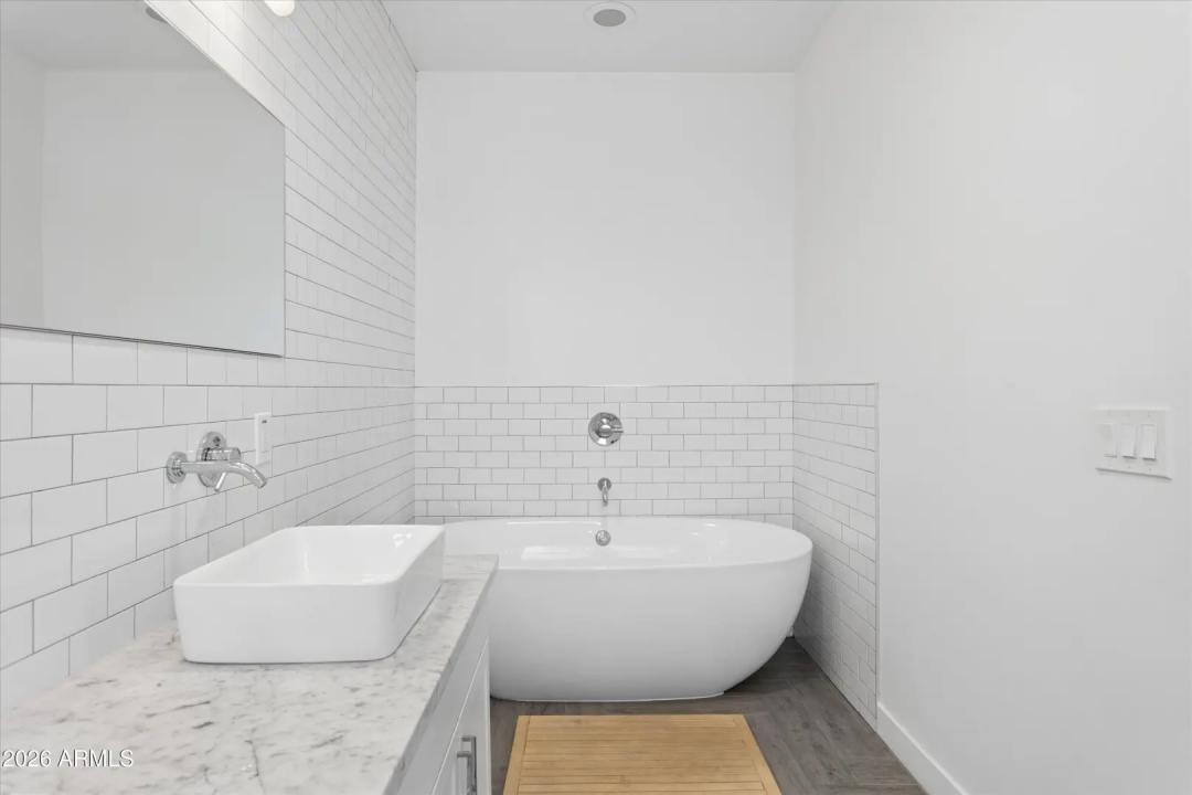 Real Estate Picture 17