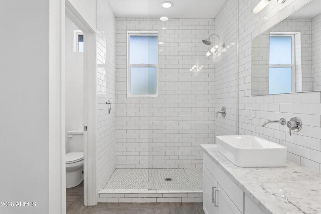 Real Estate Picture 18