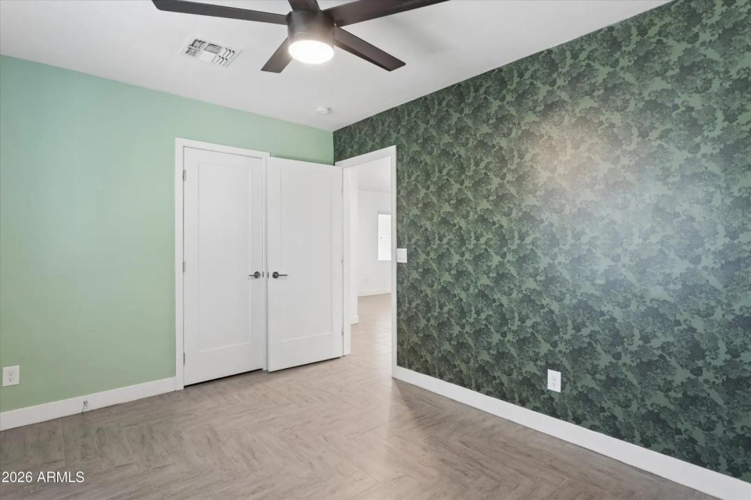 Real Estate Picture 24